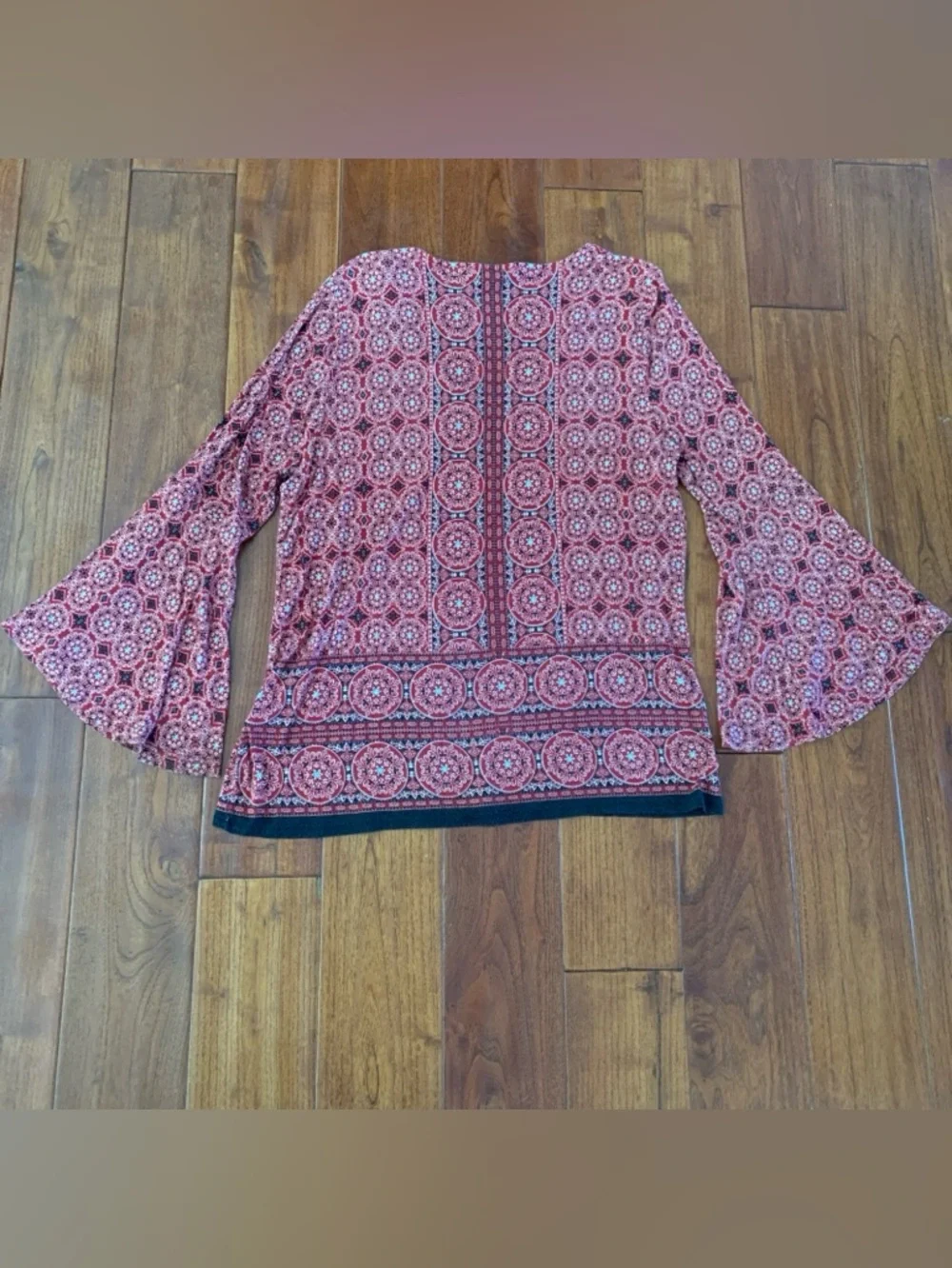 Rose + Olive Top Size L Red Geometric Boho Bell Sleeve Jersey Stretch Western - Picture 9 of 11